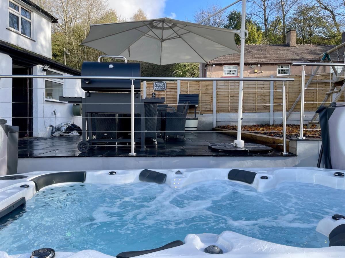 Tollgate House - Luxury Cozy Cottage - Huge Hot Tub - Alton Towers Cheadle  Exterior photo