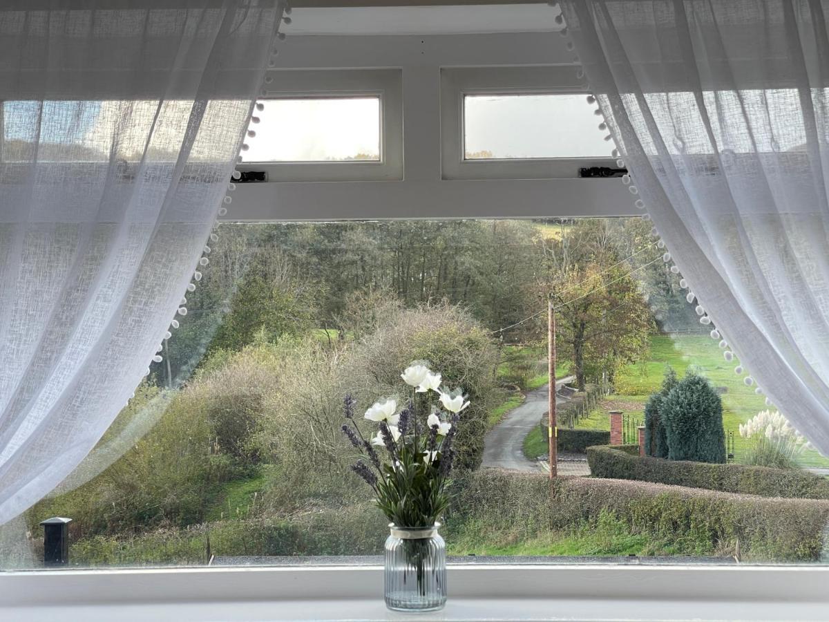 Tollgate House - Luxury Cozy Cottage - Huge Hot Tub - Alton Towers Cheadle  Exterior photo